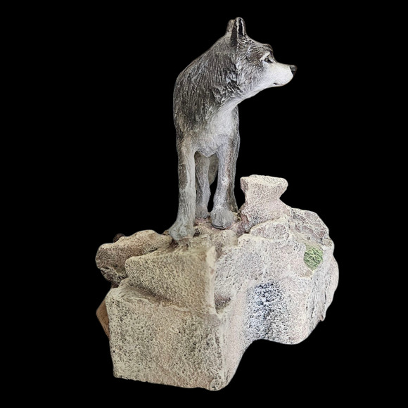 Second Nature Design Wolf Figurine Wildlife Collectibles Statue Hong Kong - Picture 4 of 6